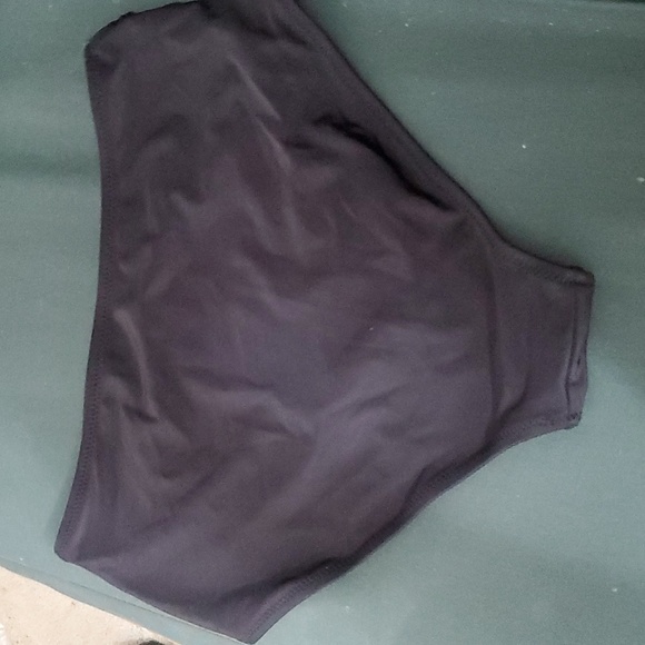 💙4/$20 Bikini Bottoms - Picture 2 of 4